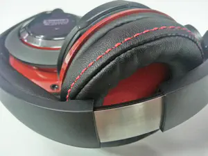 Metal headband inside the Creative Sound Blaster EVO.
